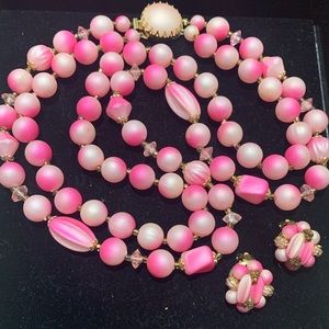 STUNNING 2 STRAND VINTAGE NECKLACE WITH CLIP EARRINGS